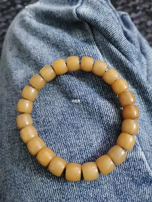 今晚手动稍微抛光了一下#菩提手串  #菩提根  #菩