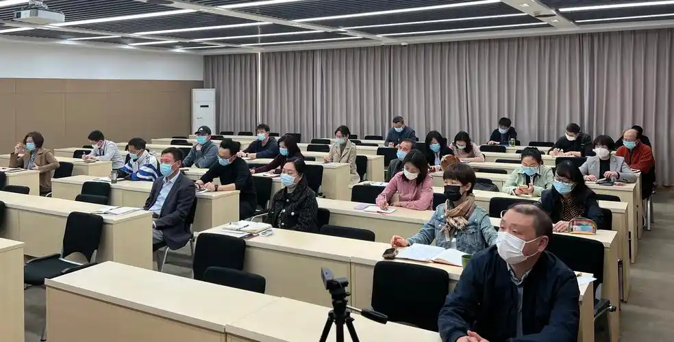 坚决落实疫情防控要求,守牢守住校园安全防线 ——我校召开疫情防控工