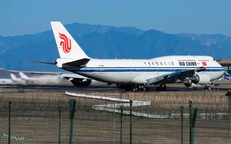 ca001 神秘的国航747-8从北京起飞