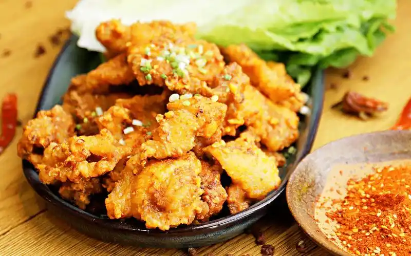 【火哥的菜 麻辣酥肉】传统四川小酥肉,居然是麻辣味,下一个网红小吃