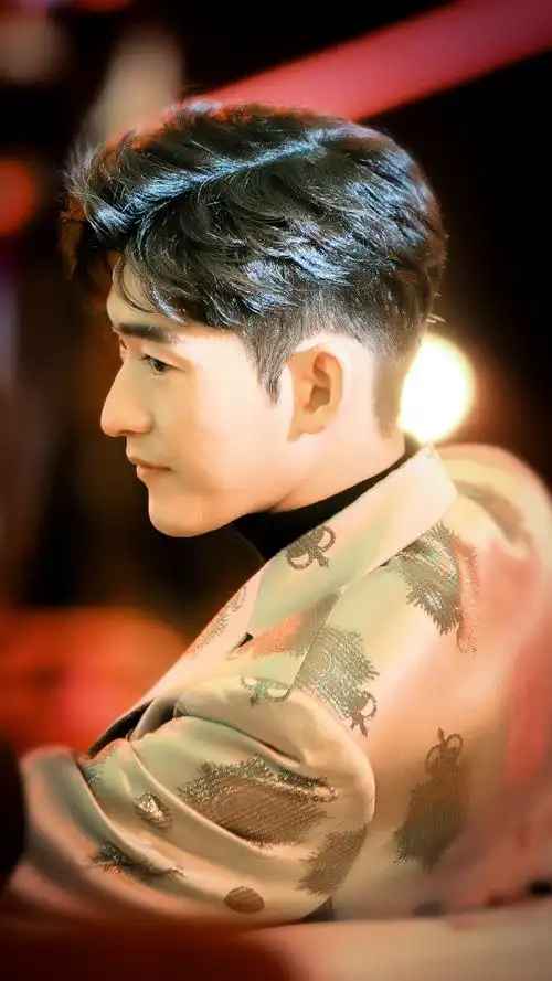 张翰超话&#张翰流光引#真正的陪伴,是能在对方的世界里,共享寂静,亦能