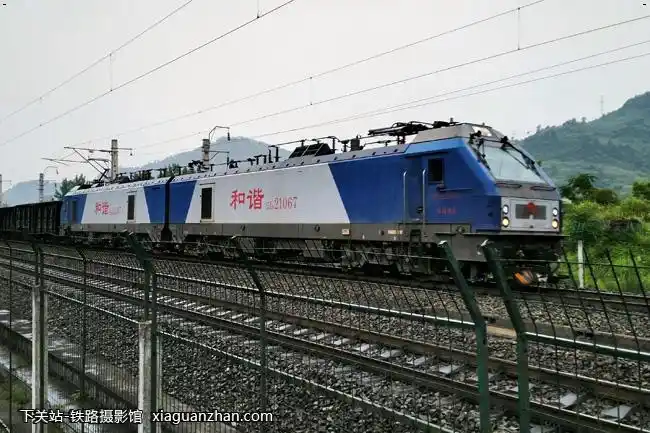 和谐电2-1067 hxd2-1067 西局安段