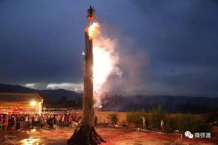 镜头下的彝族村落火把节原来是这样滴
