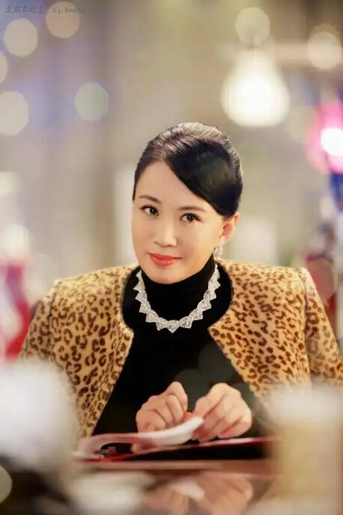 《亿万继承人》最新剧照 演员服装造型盘点