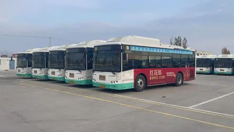 探访退役下来的金龙公交车,20辆金龙现在仅剩个位数了 - 抖音