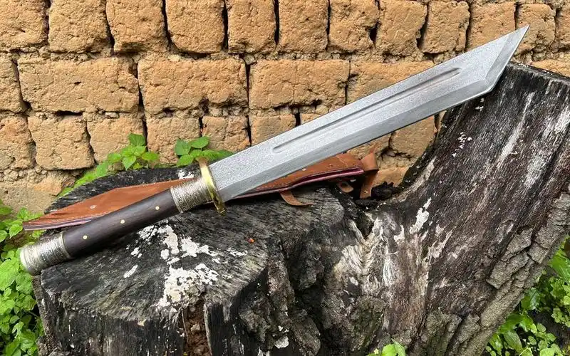 这把百炼花纹钢手工锻打的锦衣卫大刀已经给客户发走,这把刀分量相对