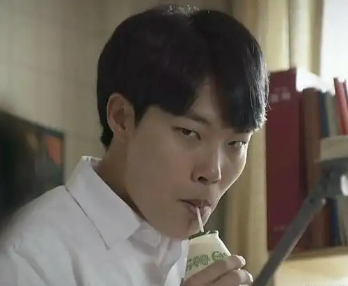 《请回答1988》:狗焕德善搞怪可爱情侣头像一对