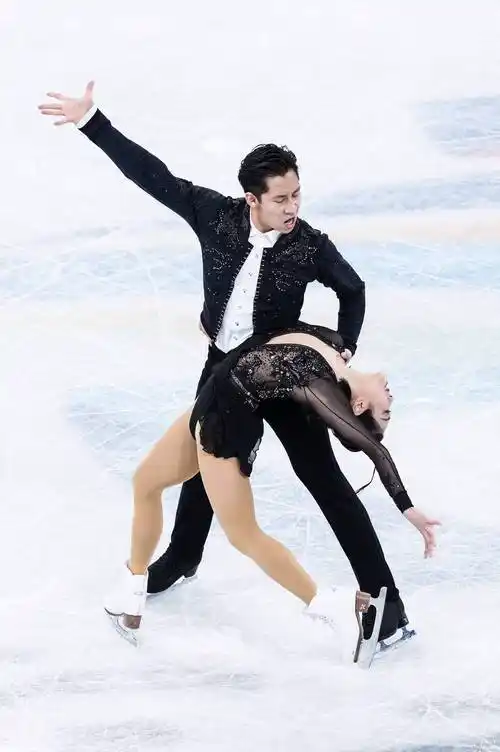 花样滑冰双人滑短节目赛况