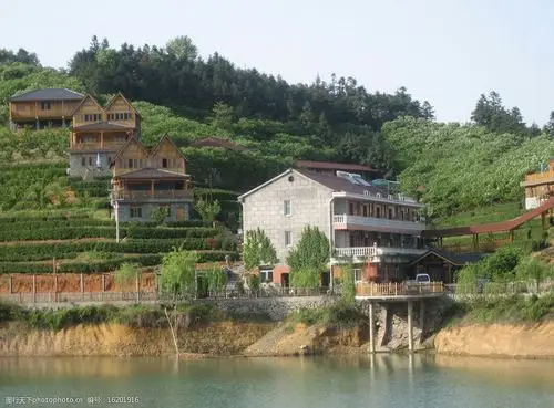 关键词:山村上美丽房子 山村 房子 木屋 山 水 树木 道路 山水风景