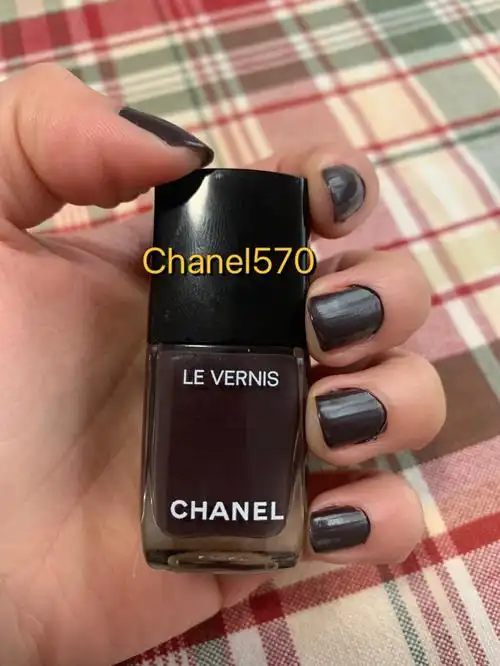 chanel570阴阳人指甲油