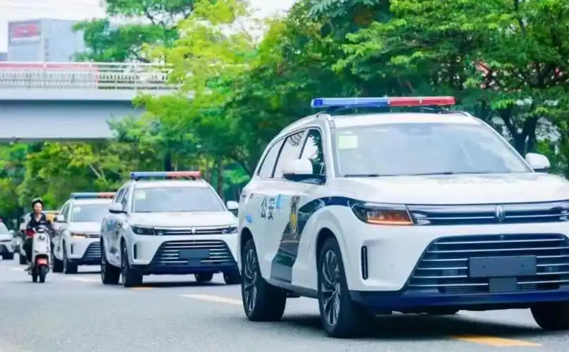 比亚迪比亚迪唐 ev 最初在警车界展露身影,是在 2020 年和深圳市交通