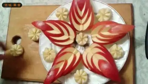 幼儿园水果拼盘可以这样做,苹果香蕉制作的简单水果拼盘