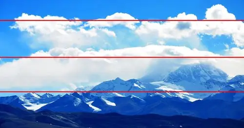 斜线引导构图,左右两侧的线条相交于一点,将大家注意力引向天空中泛着