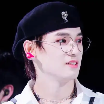 姚琛头像. 自截自调,抱图dd,二转注明韩苏奈.