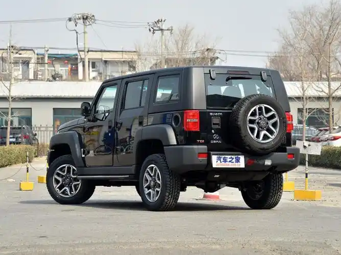北京汽车 北京bj40 2018款 40l 2.0t 手动柴油四驱尊贵版