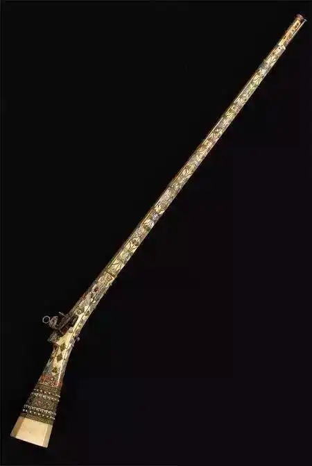 精美的镶花纹奥斯曼土耳其步枪,苏丹保镖专用.格鲁吉亚王公佩刀.