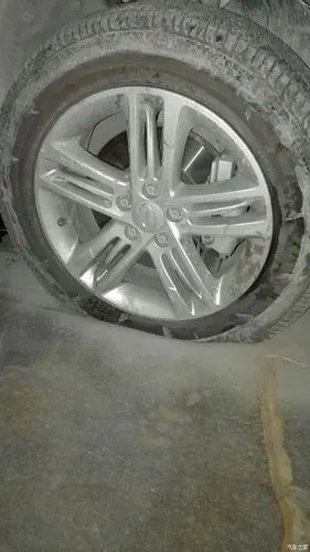 gs529900公里晚上爆胎