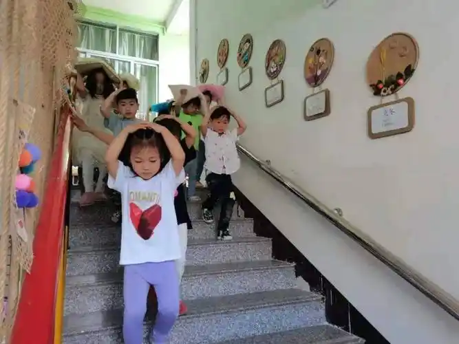 平安护航建党100周年丨黄岩区教育局召开校园安全工作部署会,牢筑校园