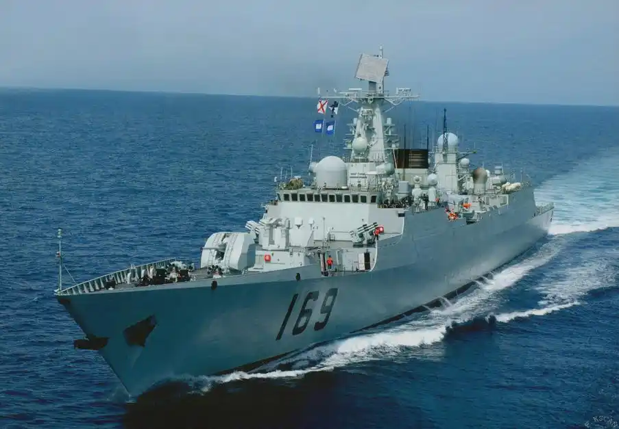 052b级169武汉号导弹驱逐舰