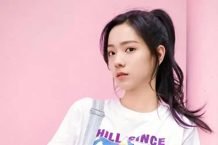 5岁拍杂志,9岁上跨年晚会,京圈公主庄达菲资源有多逆天?