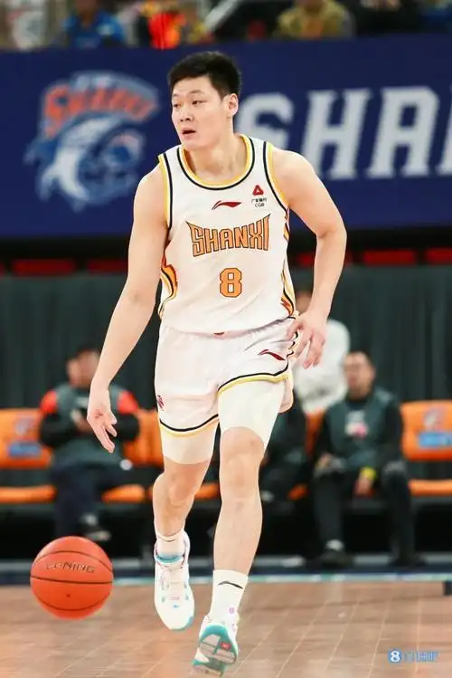 张宁半场9中4拿到12分5篮板