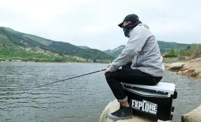 野外钓鱼调漂第一步如何找底