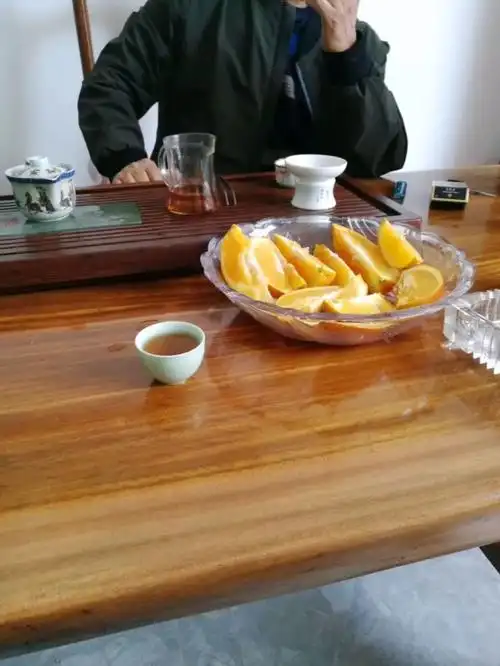 收工后,拖着疲惫的步伐到老友办公室喝茶叙叙旧!😁