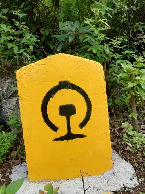 也是为了拍摄的这块铁路,的路牌,再次来到这里