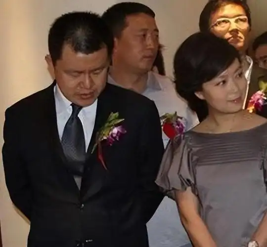 庞晓戈和第一任老公离婚,如今退出梨园春,她把青春都献给了舞台