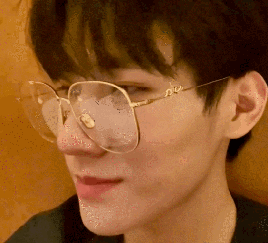 2『张真源』"只有我真正想要变成大人的时候,我才会变成大人.