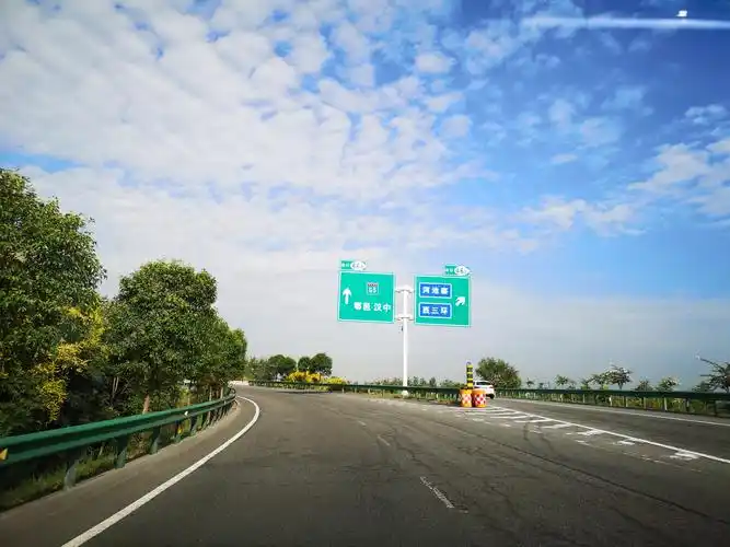 g5京昆高速,距目的地九小时