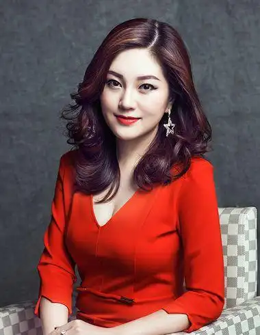 中年偏分中长发