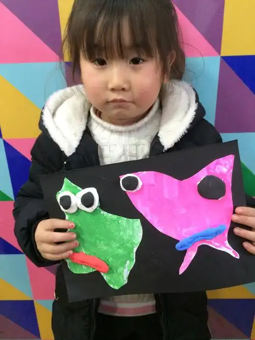 小二班创意美术—— 吹画《小怪物》