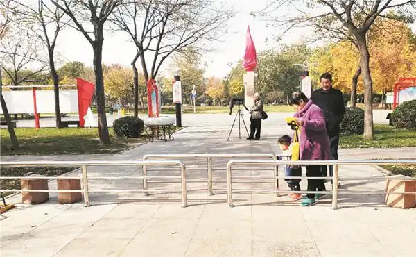 文/图 记者 张培近日,有市民发现位于淄博高新区的火炬公园的各出入口