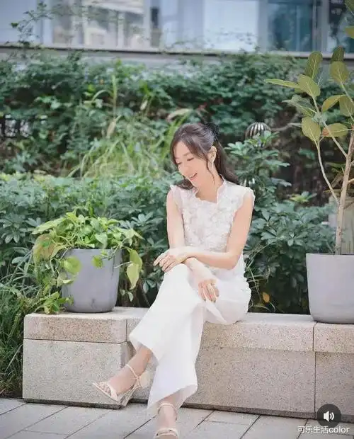 唐诗咏学蔡思贝游英国朋友圈变富贵话马明贵在心灵富足被疑为跻身豪门