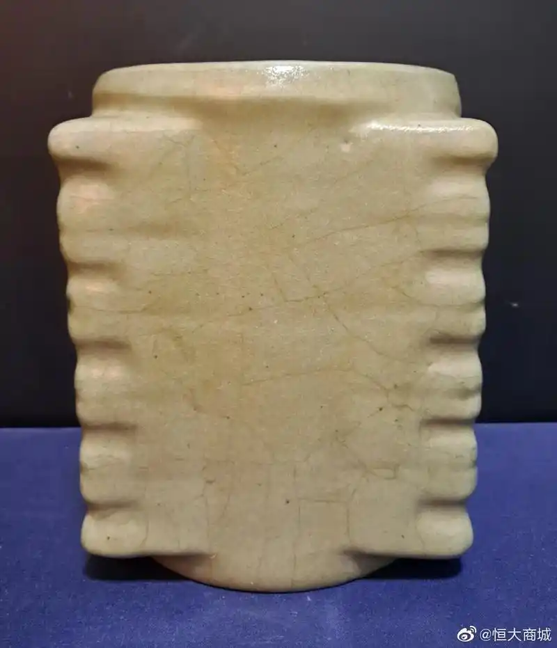 宋代官窑米黄釉琮式瓶,高18厘米×宽14厘米 图一至图七是我 - 抖音