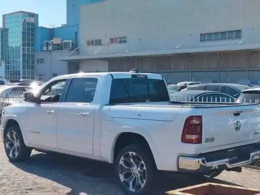 美规道奇公羊1500长角号5.7升v8发动机顶配皮卡越野实力