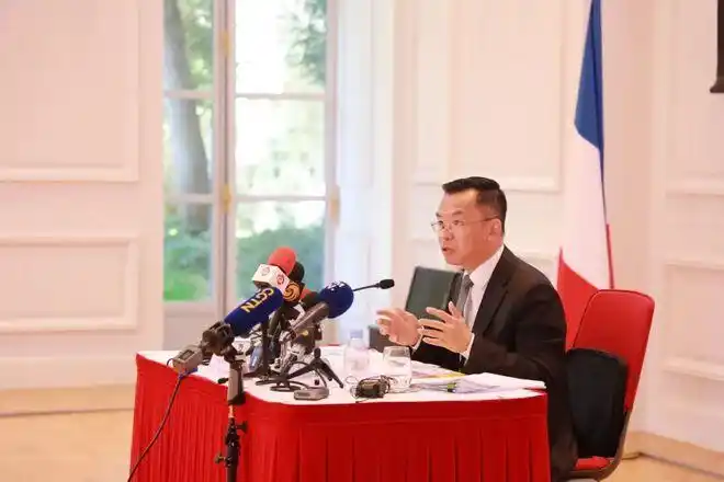 中国驻法大使卢沙野举行中外记者会法国当地时间9月22