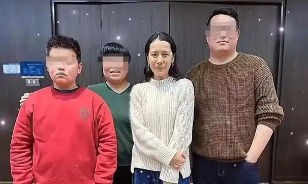 明星回老家探亲有人接地气有人一身大牌杨超越配文笑死我了