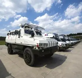 湖南武警投入100辆防暴运兵车