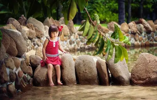 女孩,红裙,小女孩,红色,巴拿马,坐,石头