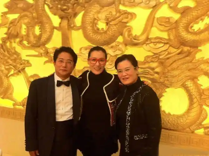 "大魔王"谭晶:当年高考她哭了3天,嫁给大9岁的院士幸福吗?