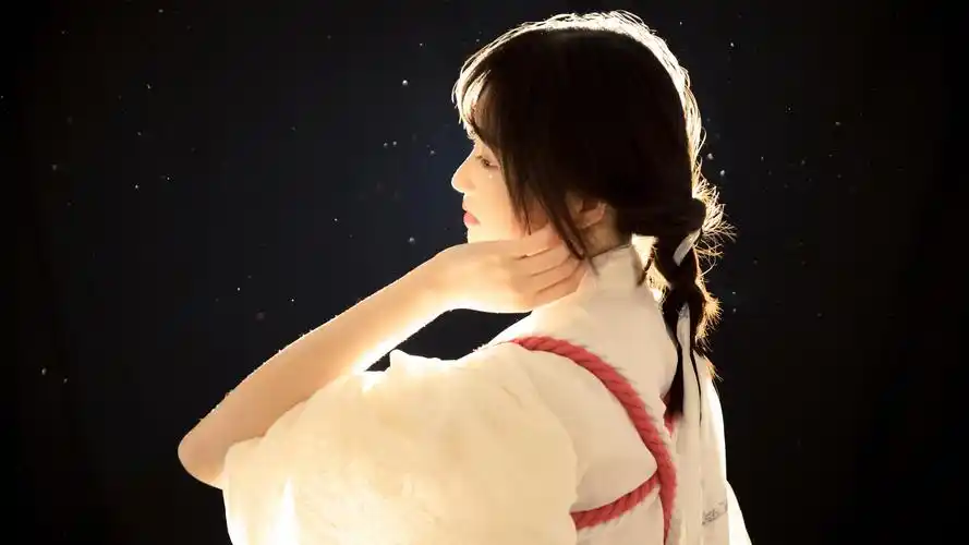 漂亮迷人的神明少女