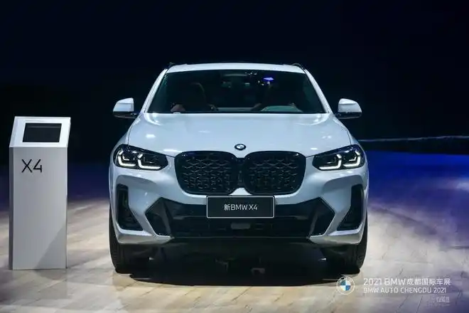 宝马新款x4正式发布 颜值更高/内饰更豪华