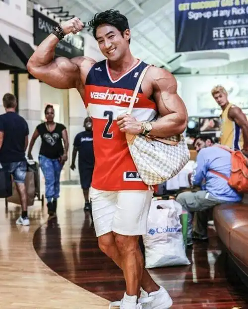 亚洲兽化人黄哲勋可爱一面 这些画面一定会萌翻你