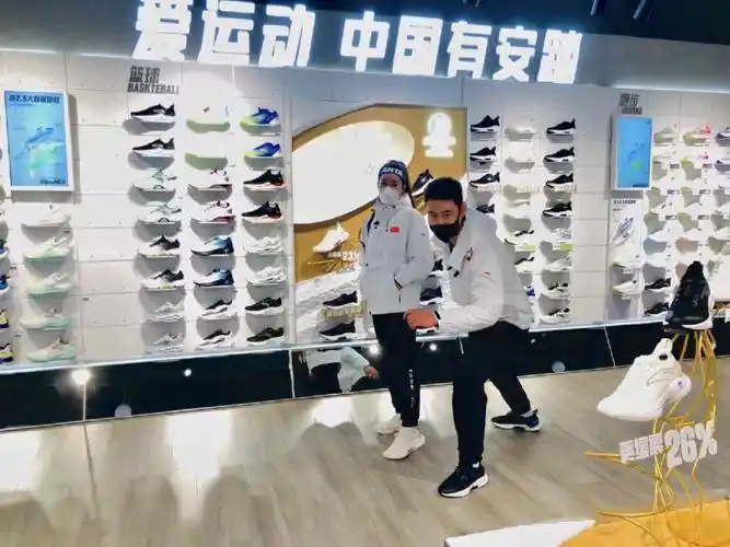 北京安踏首体冰雪旗舰店国旗上新