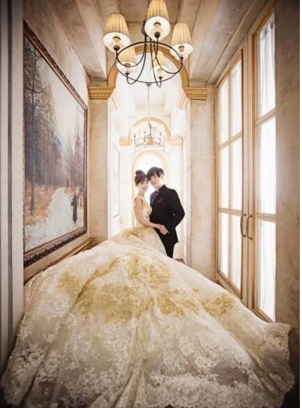 文熙俊昭燏婚纱照曝光 两人相差13岁