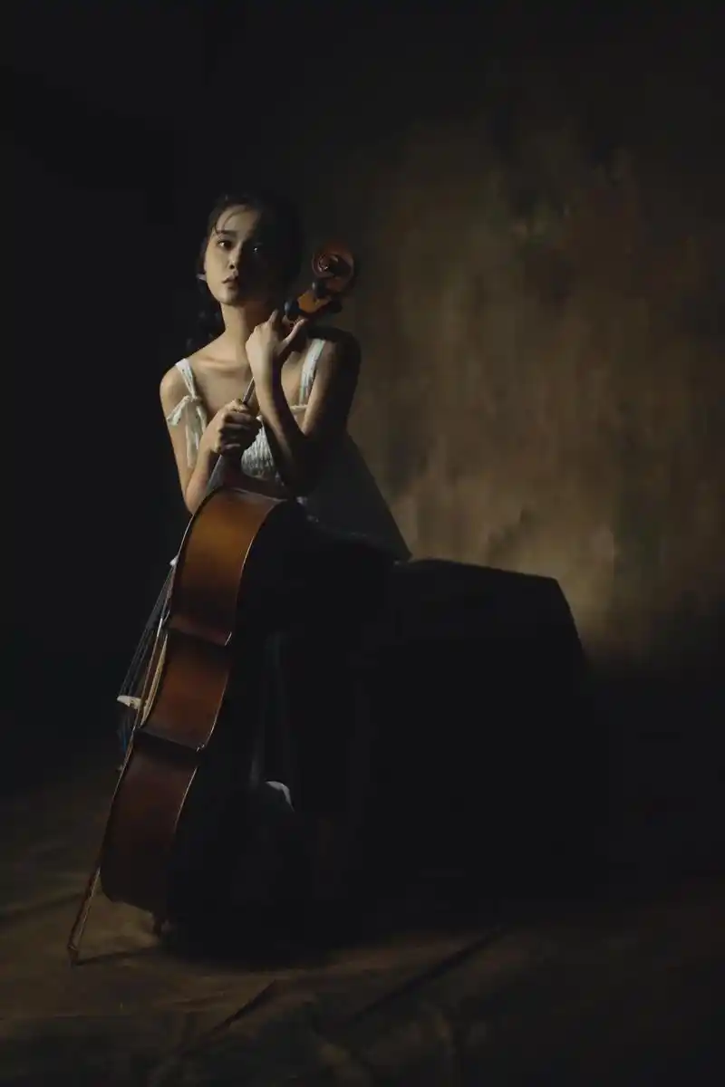 大提琴女孩.#摄影 #拍照 #写真 #人像摄影 #大提琴女孩 - 抖音