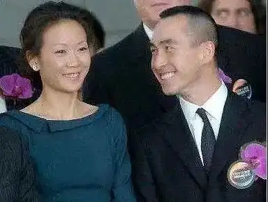 何猷龙和太太罗秀茵