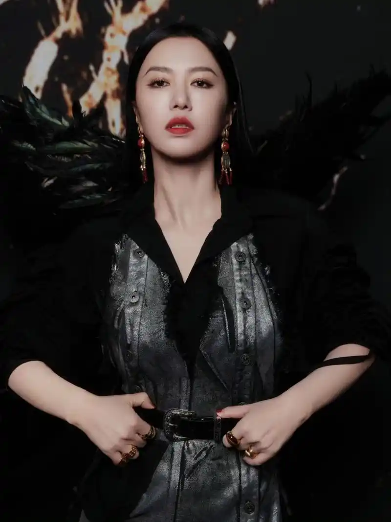 谭维维好有御姐气质,女王范儿十足!